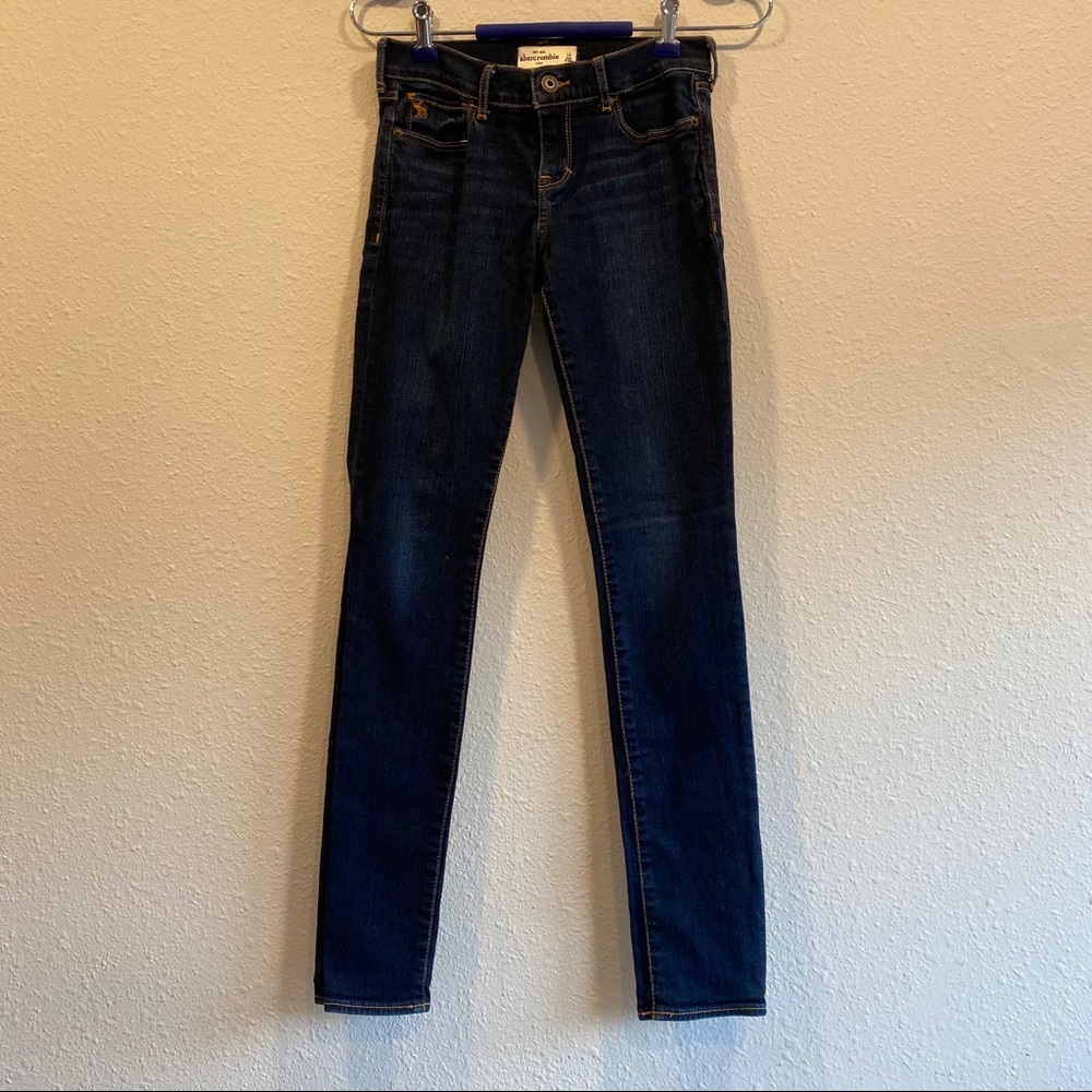 Girl’s Abercrombie skinny jeans